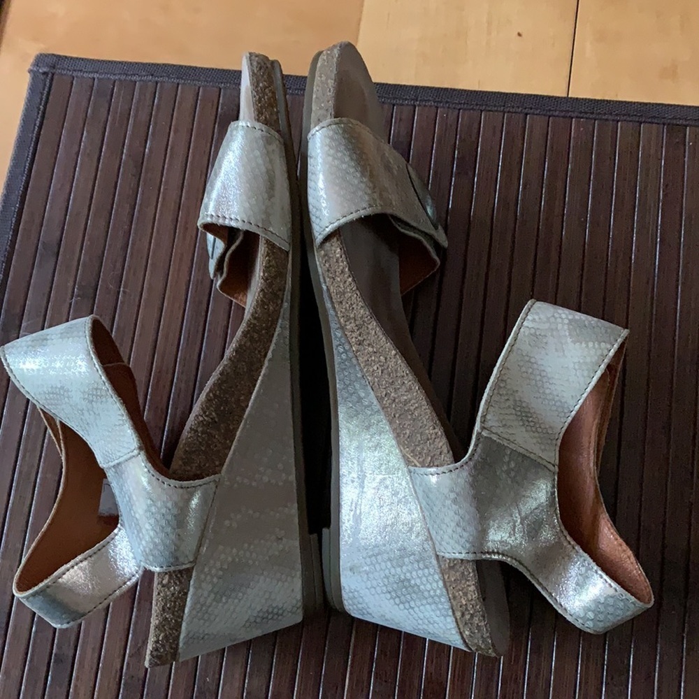 Taos Footwear Silver and Gold Sandals with Wedge Heel - Picture 5 of 11